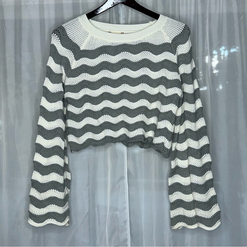 Altar'd State Women's XS Knit Boho Sweater Cream and Gray Flare Arm Crop Style